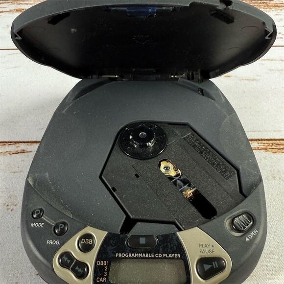 Magnavox ESP Portable CD Player Black with Skip Protection - Picture 2 of 6